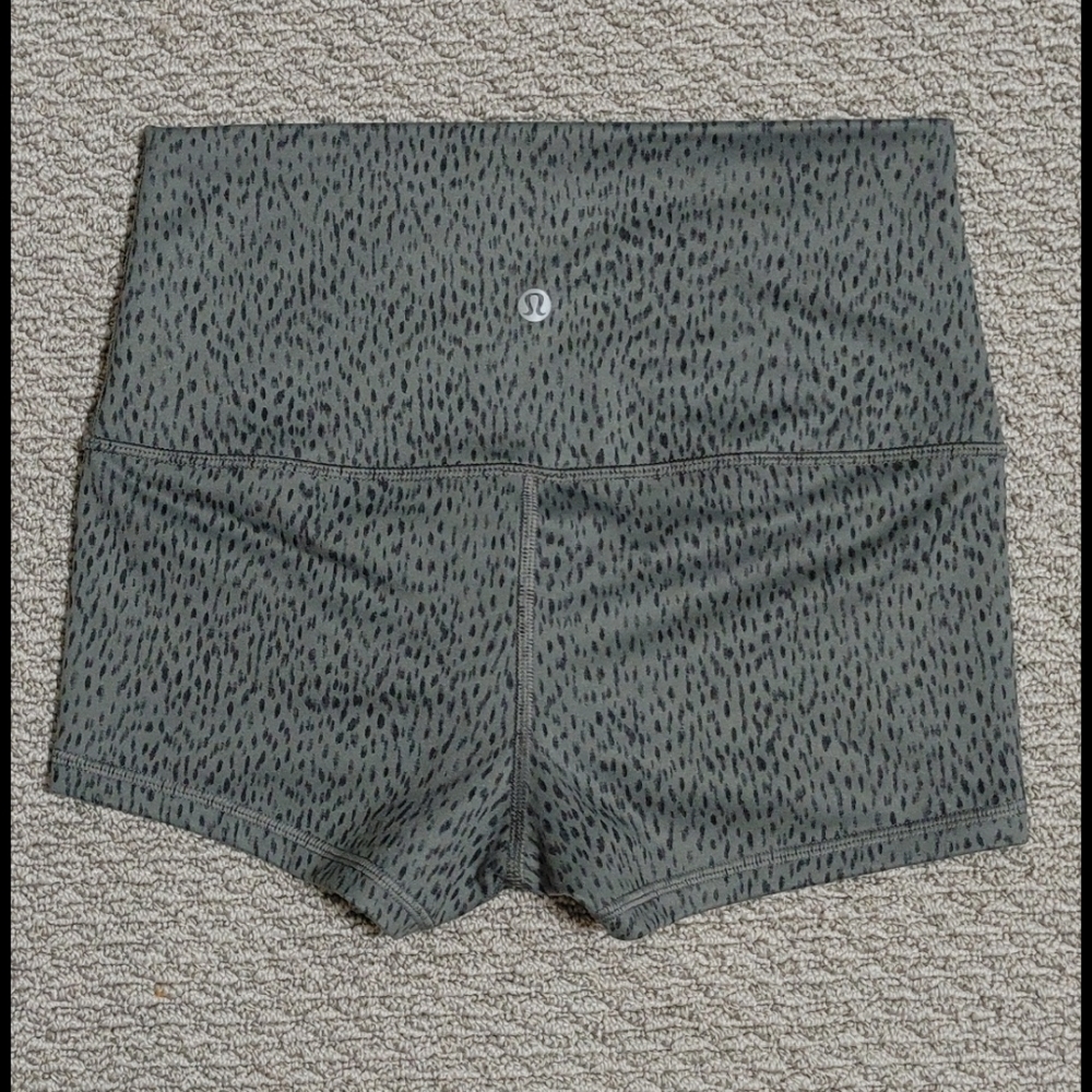 🖤 Lululemon Yoga Shorts
